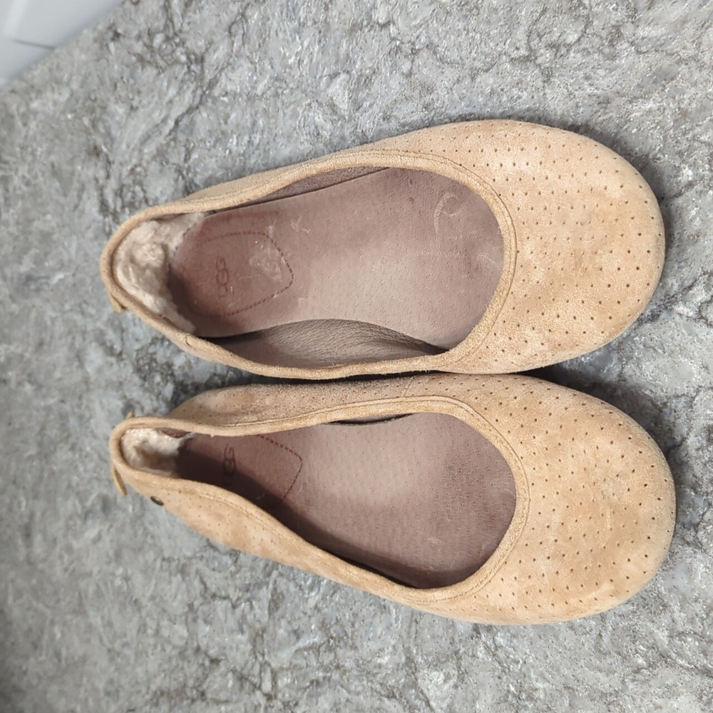 UGG Women's Karlina Geo Perforated Flat Tan Sz 9